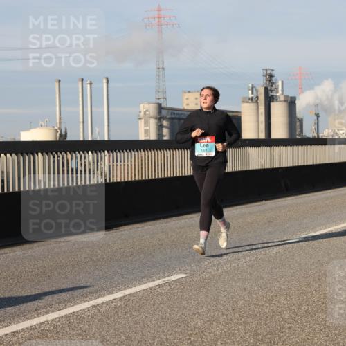 03.10.2025 - Köhlbrandbrückenlauf Lena Gebhardt http://msf.ph/oto/9131890 03.10.2025 09:50:14 Position 2 1301 meine-sportfotos.de