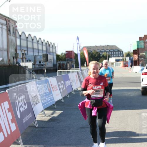 03.10.2025 - Köhlbrandbrückenlauf Jannik Wohlers http://msf.ph/oto/9131891 03.10.2025 13:54:00 Ziel 5603, 5819, 6529, 6549 meine-sportfotos.de