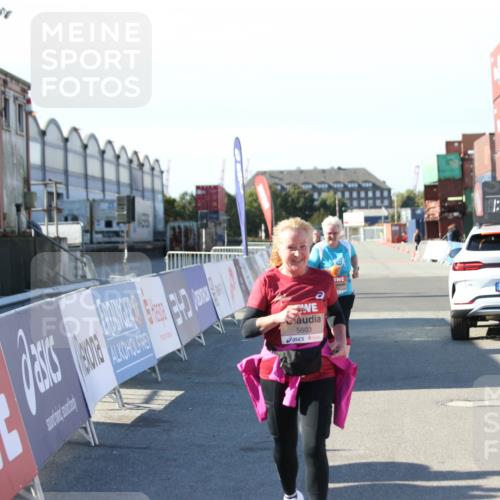 03.10.2025 - Köhlbrandbrückenlauf Jannik Wohlers http://msf.ph/oto/9131895 03.10.2025 13:54:00 Ziel 5603, 5819, 6529, 6549 meine-sportfotos.de