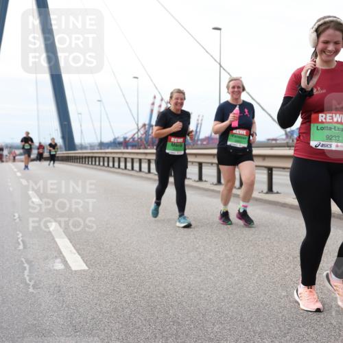 03.10.2025 - Köhlbrandbrückenlauf Lena Gebhardt http://msf.ph/oto/9131899 03.10.2025 16:08:58 Position 2 9233 meine-sportfotos.de