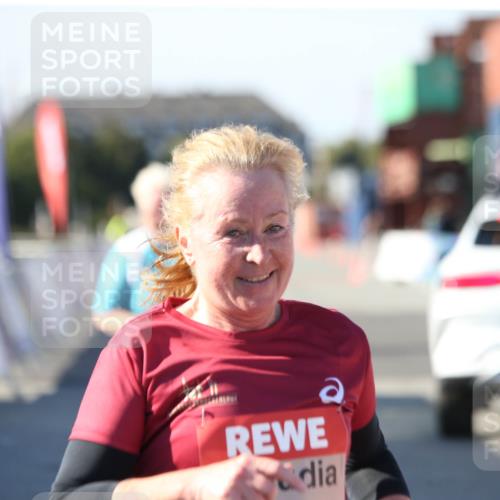 03.10.2025 - Köhlbrandbrückenlauf Jannik Wohlers http://msf.ph/oto/9131903 03.10.2025 13:54:02 Ziel 5603, 5819, 6529, 6549 meine-sportfotos.de