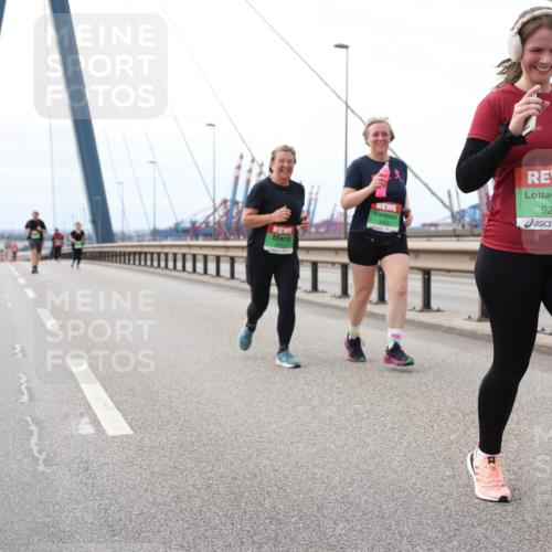 03.10.2025 - Köhlbrandbrückenlauf Lena Gebhardt http://msf.ph/oto/9131904 03.10.2025 16:08:58 Position 2 9233 meine-sportfotos.de