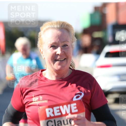 03.10.2025 - Köhlbrandbrückenlauf Jannik Wohlers http://msf.ph/oto/9131909 03.10.2025 13:54:02 Ziel 5603, 5819, 6529, 6549 meine-sportfotos.de