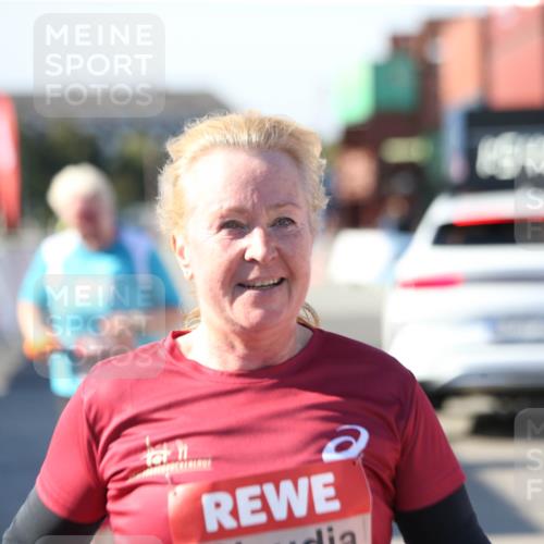 03.10.2025 - Köhlbrandbrückenlauf Jannik Wohlers http://msf.ph/oto/9131911 03.10.2025 13:54:02 Ziel 5603, 5819, 6529, 6549 meine-sportfotos.de