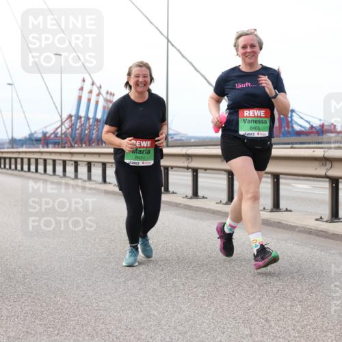 03.10.2025 - Köhlbrandbrückenlauf Lena Gebhardt http://msf.ph/oto/9131913 03.10.2025 16:08:58 Position 2 8431, 8405 meine-sportfotos.de