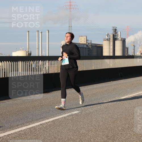 03.10.2025 - Köhlbrandbrückenlauf Lena Gebhardt http://msf.ph/oto/9131914 03.10.2025 09:50:15 Position 2  meine-sportfotos.de