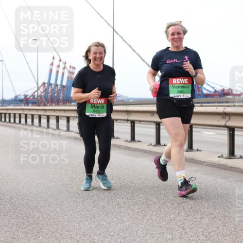 03.10.2025 - Köhlbrandbrückenlauf Lena Gebhardt http://msf.ph/oto/9131916 03.10.2025 16:08:58 Position 2 8431, 8405 meine-sportfotos.de