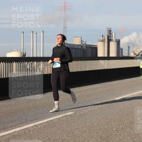 03.10.2025 - Köhlbrandbrückenlauf Lena Gebhardt http://msf.ph/oto/9131917 03.10.2025 09:50:15 Position 2 1301 meine-sportfotos.de