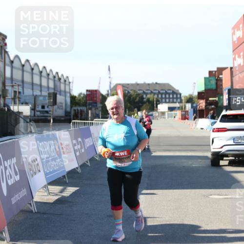 03.10.2025 - Köhlbrandbrückenlauf Jannik Wohlers http://msf.ph/oto/9131922 03.10.2025 13:54:04 Ziel 5603, 5819, 6529, 6549 meine-sportfotos.de