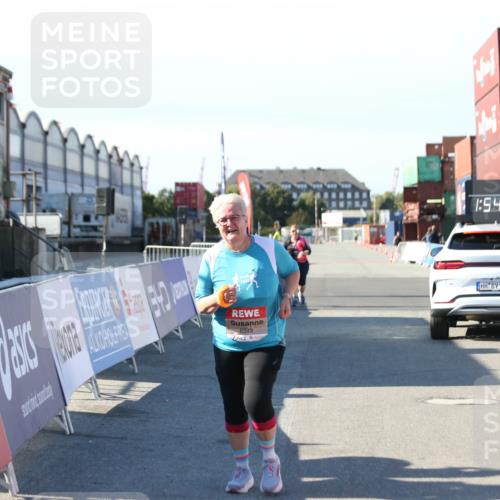 03.10.2025 - Köhlbrandbrückenlauf Jannik Wohlers http://msf.ph/oto/9131925 03.10.2025 13:54:04 Ziel 5603, 5819, 6529, 6549 meine-sportfotos.de