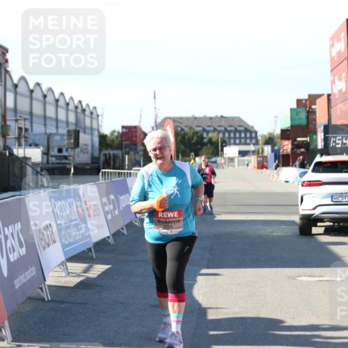03.10.2025 - Köhlbrandbrückenlauf Jannik Wohlers http://msf.ph/oto/9131927 03.10.2025 13:54:04 Ziel 5603, 5819, 6529, 6549 meine-sportfotos.de