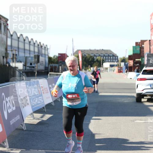 03.10.2025 - Köhlbrandbrückenlauf Jannik Wohlers http://msf.ph/oto/9131933 03.10.2025 13:54:04 Ziel 5603, 5819, 6529, 6549 meine-sportfotos.de