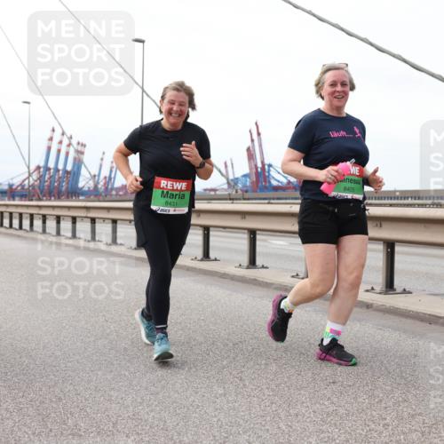 03.10.2025 - Köhlbrandbrückenlauf Lena Gebhardt http://msf.ph/oto/9131939 03.10.2025 16:08:59 Position 2 1, 8431, 8405 meine-sportfotos.de