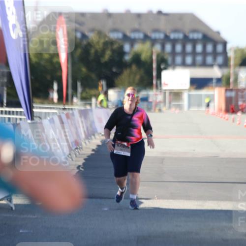 03.10.2025 - Köhlbrandbrückenlauf Jannik Wohlers http://msf.ph/oto/9131948 03.10.2025 13:54:06 Ziel 5603, 5819, 6529, 6549 meine-sportfotos.de