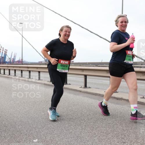 03.10.2025 - Köhlbrandbrückenlauf Lena Gebhardt http://msf.ph/oto/9131954 03.10.2025 16:09:00 Position 2 8431, 8405 meine-sportfotos.de
