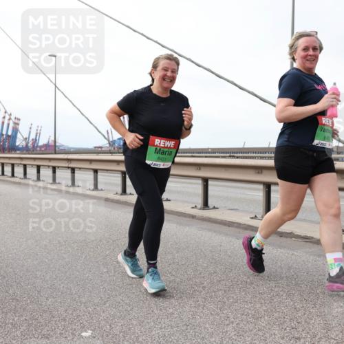 03.10.2025 - Köhlbrandbrückenlauf Lena Gebhardt http://msf.ph/oto/9131958 03.10.2025 16:09:00 Position 2 8431, 840 meine-sportfotos.de
