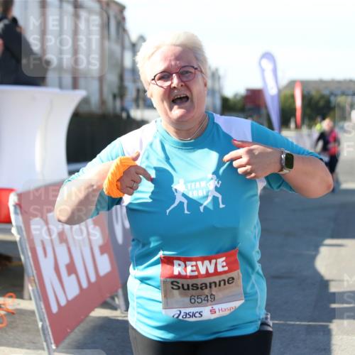 03.10.2025 - Köhlbrandbrückenlauf Jannik Wohlers http://msf.ph/oto/9131964 03.10.2025 13:54:07 Ziel 5603, 5819, 6529, 6549 meine-sportfotos.de