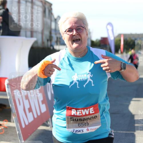 03.10.2025 - Köhlbrandbrückenlauf Jannik Wohlers http://msf.ph/oto/9131965 03.10.2025 13:54:07 Ziel 5603, 5819, 6529, 6549 meine-sportfotos.de
