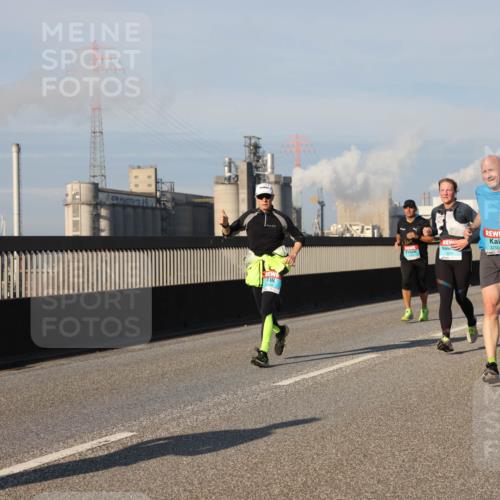 03.10.2025 - Köhlbrandbrückenlauf Lena Gebhardt http://msf.ph/oto/9131976 03.10.2025 09:50:16 Position 2 3250 meine-sportfotos.de