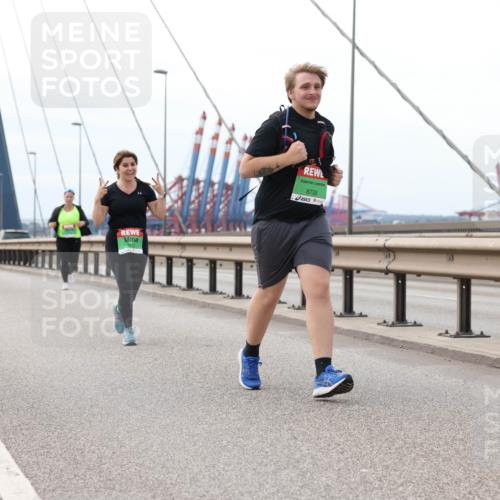 03.10.2025 - Köhlbrandbrückenlauf Lena Gebhardt http://msf.ph/oto/9131979 03.10.2025 16:09:08 Position 2 8738 meine-sportfotos.de