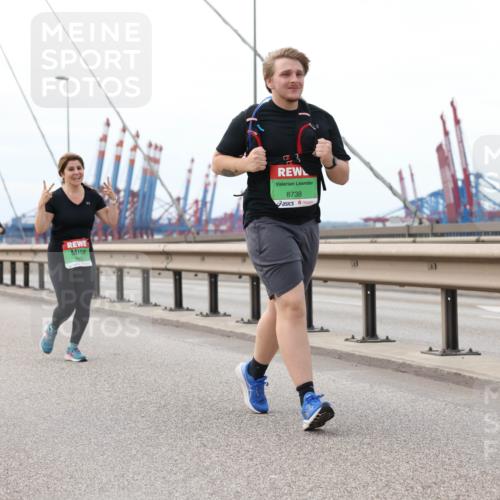03.10.2025 - Köhlbrandbrückenlauf Lena Gebhardt http://msf.ph/oto/9131990 03.10.2025 16:09:08 Position 2 8738 meine-sportfotos.de