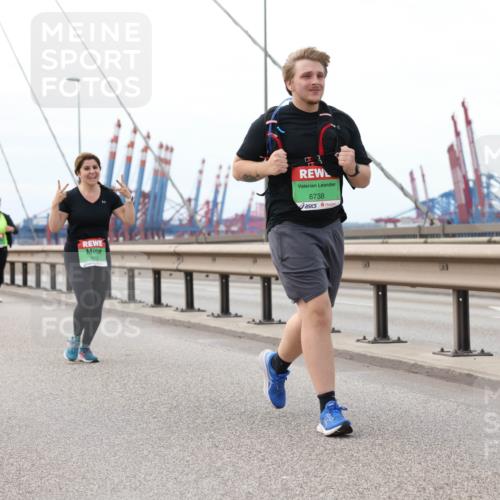 03.10.2025 - Köhlbrandbrückenlauf Lena Gebhardt http://msf.ph/oto/9131996 03.10.2025 16:09:08 Position 2 8738 meine-sportfotos.de