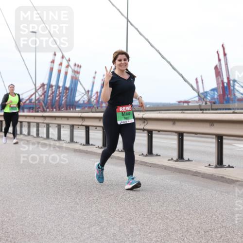 03.10.2025 - Köhlbrandbrückenlauf Lena Gebhardt http://msf.ph/oto/9131999 03.10.2025 16:09:09 Position 2 8403 meine-sportfotos.de