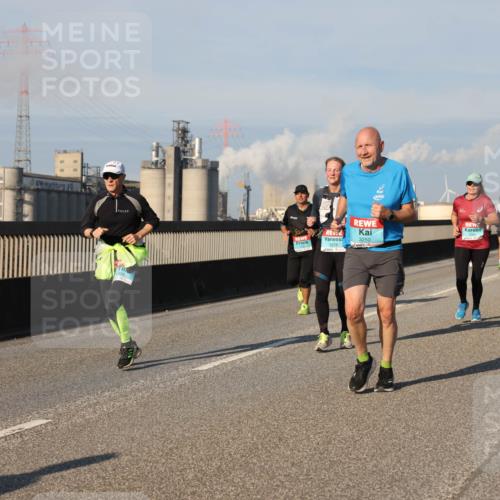 03.10.2025 - Köhlbrandbrückenlauf Lena Gebhardt http://msf.ph/oto/9132015 03.10.2025 09:50:17 Position 2 3250, 3278 meine-sportfotos.de