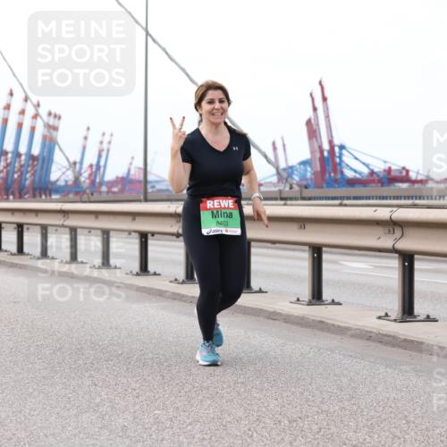 03.10.2025 - Köhlbrandbrückenlauf Lena Gebhardt http://msf.ph/oto/9132017 03.10.2025 16:09:10 Position 2 8403 meine-sportfotos.de