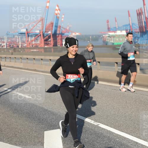 03.10.2025 - Köhlbrandbrückenlauf Yannick Fuchs http://msf.ph/oto/9132023 03.10.2025 09:03:59 Position 2  meine-sportfotos.de