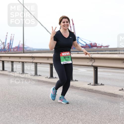 03.10.2025 - Köhlbrandbrückenlauf Lena Gebhardt http://msf.ph/oto/9132027 03.10.2025 16:09:10 Position 2 8403 meine-sportfotos.de
