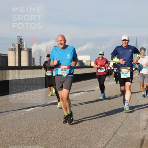 03.10.2025 - Köhlbrandbrückenlauf Lena Gebhardt http://msf.ph/oto/9132028 03.10.2025 09:50:17 Position 2 3250, 3300 meine-sportfotos.de