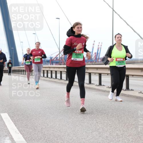 03.10.2025 - Köhlbrandbrückenlauf Lena Gebhardt http://msf.ph/oto/9132036 03.10.2025 16:09:14 Position 2 8893, 8512 meine-sportfotos.de