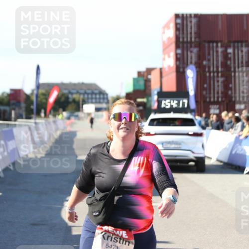 03.10.2025 - Köhlbrandbrückenlauf Jannik Wohlers http://msf.ph/oto/9132044 03.10.2025 13:54:17 Ziel 5471 meine-sportfotos.de