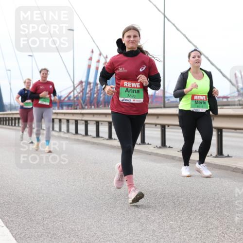 03.10.2025 - Köhlbrandbrückenlauf Lena Gebhardt http://msf.ph/oto/9132045 03.10.2025 16:09:14 Position 2 8893, 8512 meine-sportfotos.de