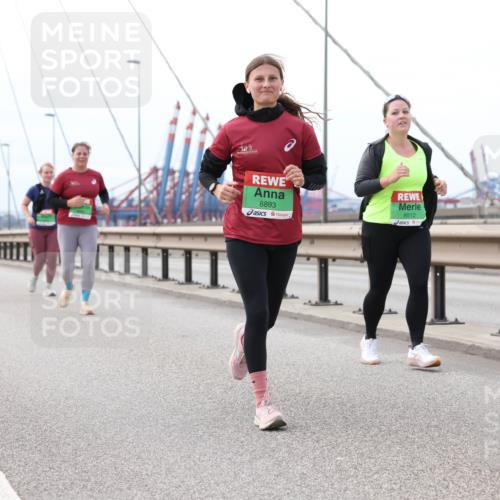 03.10.2025 - Köhlbrandbrückenlauf Lena Gebhardt http://msf.ph/oto/9132051 03.10.2025 16:09:14 Position 2 8893, 8512 meine-sportfotos.de