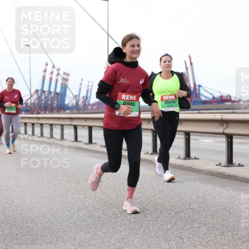 03.10.2025 - Köhlbrandbrückenlauf Lena Gebhardt http://msf.ph/oto/9132057 03.10.2025 16:09:15 Position 2 8512 meine-sportfotos.de