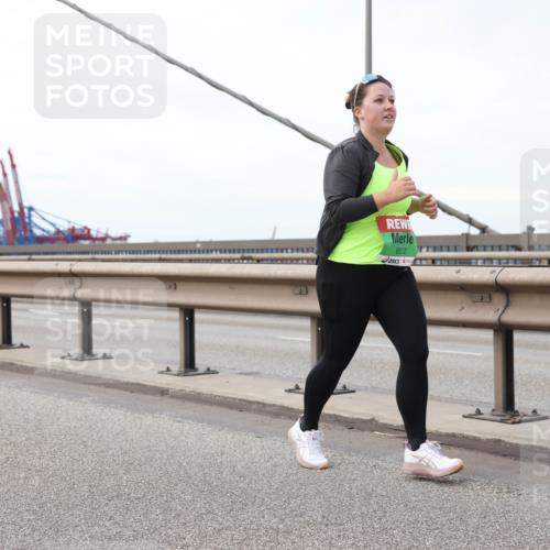 03.10.2025 - Köhlbrandbrückenlauf Lena Gebhardt http://msf.ph/oto/9132061 03.10.2025 16:09:16 Position 2 8512, 77111 meine-sportfotos.de