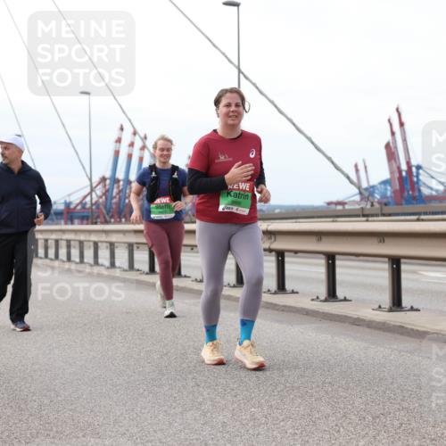 03.10.2025 - Köhlbrandbrückenlauf Lena Gebhardt http://msf.ph/oto/9132067 03.10.2025 16:09:18 Position 2 8666 meine-sportfotos.de