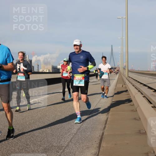03.10.2025 - Köhlbrandbrückenlauf Lena Gebhardt http://msf.ph/oto/9132072 03.10.2025 09:50:18 Position 2 3250, 3300 meine-sportfotos.de