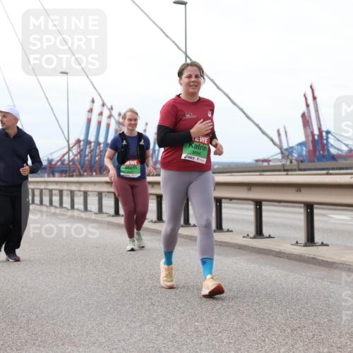 03.10.2025 - Köhlbrandbrückenlauf Lena Gebhardt http://msf.ph/oto/9132076 03.10.2025 16:09:18 Position 2 8666 meine-sportfotos.de
