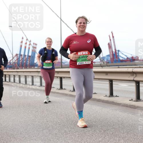 03.10.2025 - Köhlbrandbrückenlauf Lena Gebhardt http://msf.ph/oto/9132082 03.10.2025 16:09:18 Position 2 8666 meine-sportfotos.de