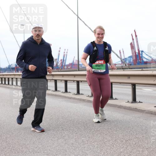 03.10.2025 - Köhlbrandbrückenlauf Lena Gebhardt http://msf.ph/oto/9132084 03.10.2025 16:09:19 Position 2 8664 meine-sportfotos.de
