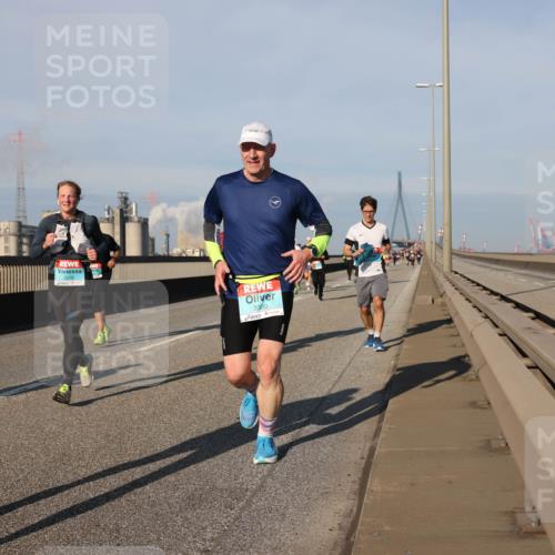 03.10.2025 - Köhlbrandbrückenlauf Lena Gebhardt http://msf.ph/oto/9132091 03.10.2025 09:50:18 Position 2 3278, 3300 meine-sportfotos.de