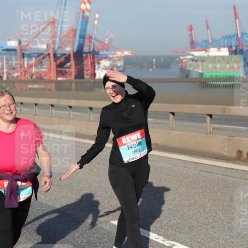 03.10.2025 - Köhlbrandbrückenlauf Yannick Fuchs http://msf.ph/oto/9132092 03.10.2025 09:04:02 Position 2 2662 meine-sportfotos.de