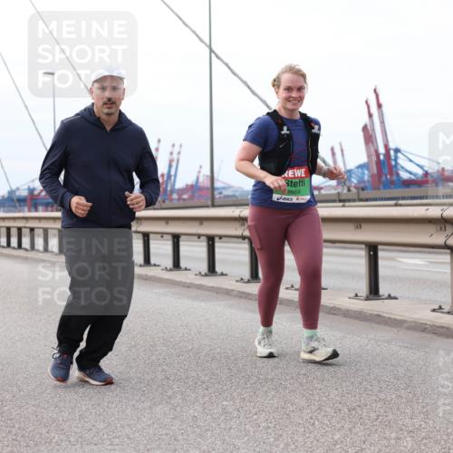 03.10.2025 - Köhlbrandbrückenlauf Lena Gebhardt http://msf.ph/oto/9132095 03.10.2025 16:09:19 Position 2 8664 meine-sportfotos.de