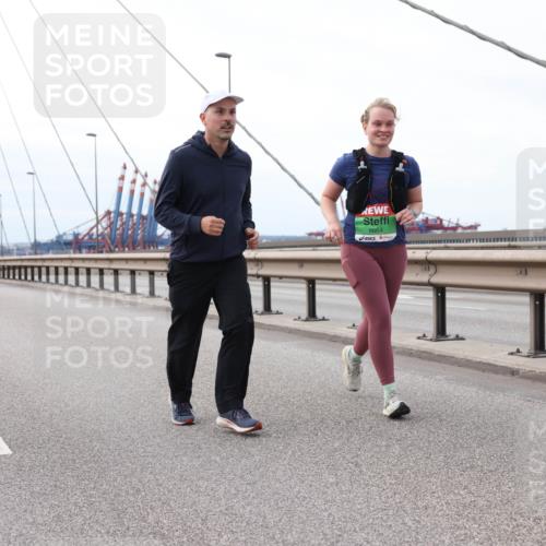 03.10.2025 - Köhlbrandbrückenlauf Lena Gebhardt http://msf.ph/oto/9132100 03.10.2025 16:09:20 Position 2 8664 meine-sportfotos.de