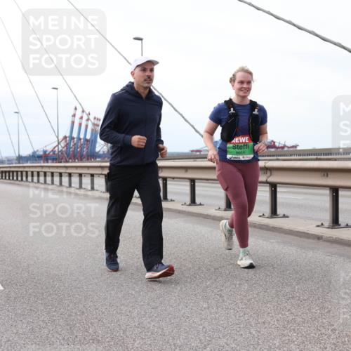 03.10.2025 - Köhlbrandbrückenlauf Lena Gebhardt http://msf.ph/oto/9132104 03.10.2025 16:09:20 Position 2 8664, 1804 meine-sportfotos.de