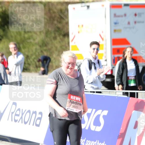 03.10.2025 - Köhlbrandbrückenlauf Jannik Wohlers http://msf.ph/oto/9132105 03.10.2025 13:56:55 Ziel 5623 meine-sportfotos.de