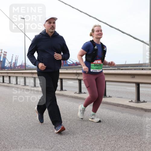 03.10.2025 - Köhlbrandbrückenlauf Lena Gebhardt http://msf.ph/oto/9132112 03.10.2025 16:09:20 Position 2 8664 meine-sportfotos.de